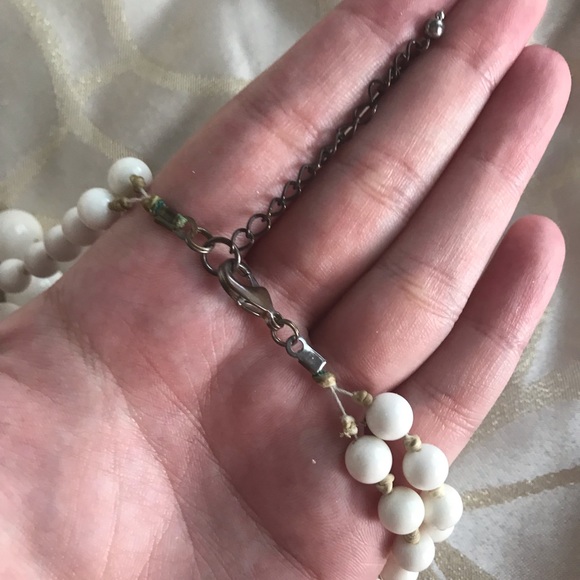 💟DOUBLE LAYER BEADED WHITE NECKLACE - Picture 3 of 3